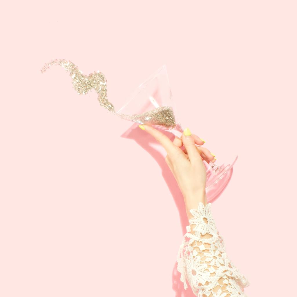 Champagne glass with glitter